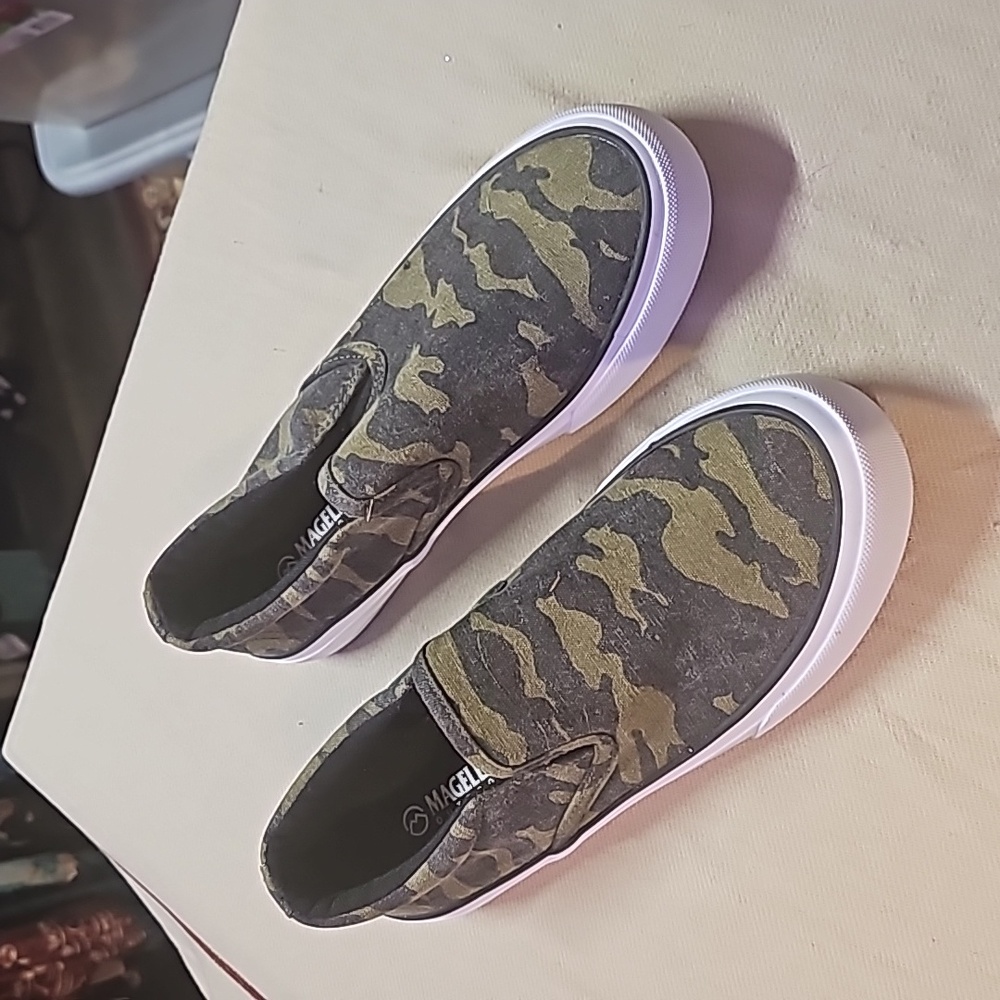 Magellan Slip Ons Brand New Size 6B